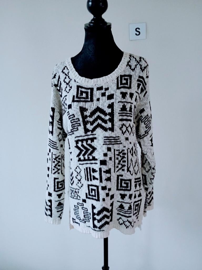 Trui. Sweater. Zwart met wit. Maat S/36, Ophalen of Verzenden, Zo goed als nieuw, Maat 36 (S), Zwart
