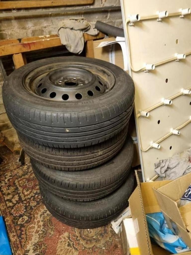 4 zomerbanden 175 65 14 €100,00 gebruikt

Steek 4x100, Ophalen, Gebruikt