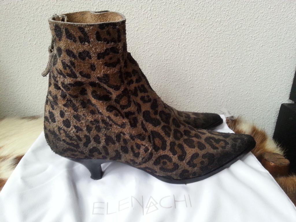 Elena Iachi Leopard Suède Enkellaarsjes maat 40 ZGAN, Bruin, Lage of Enkellaarzen, Ophalen of Verzenden, Zo goed als nieuw