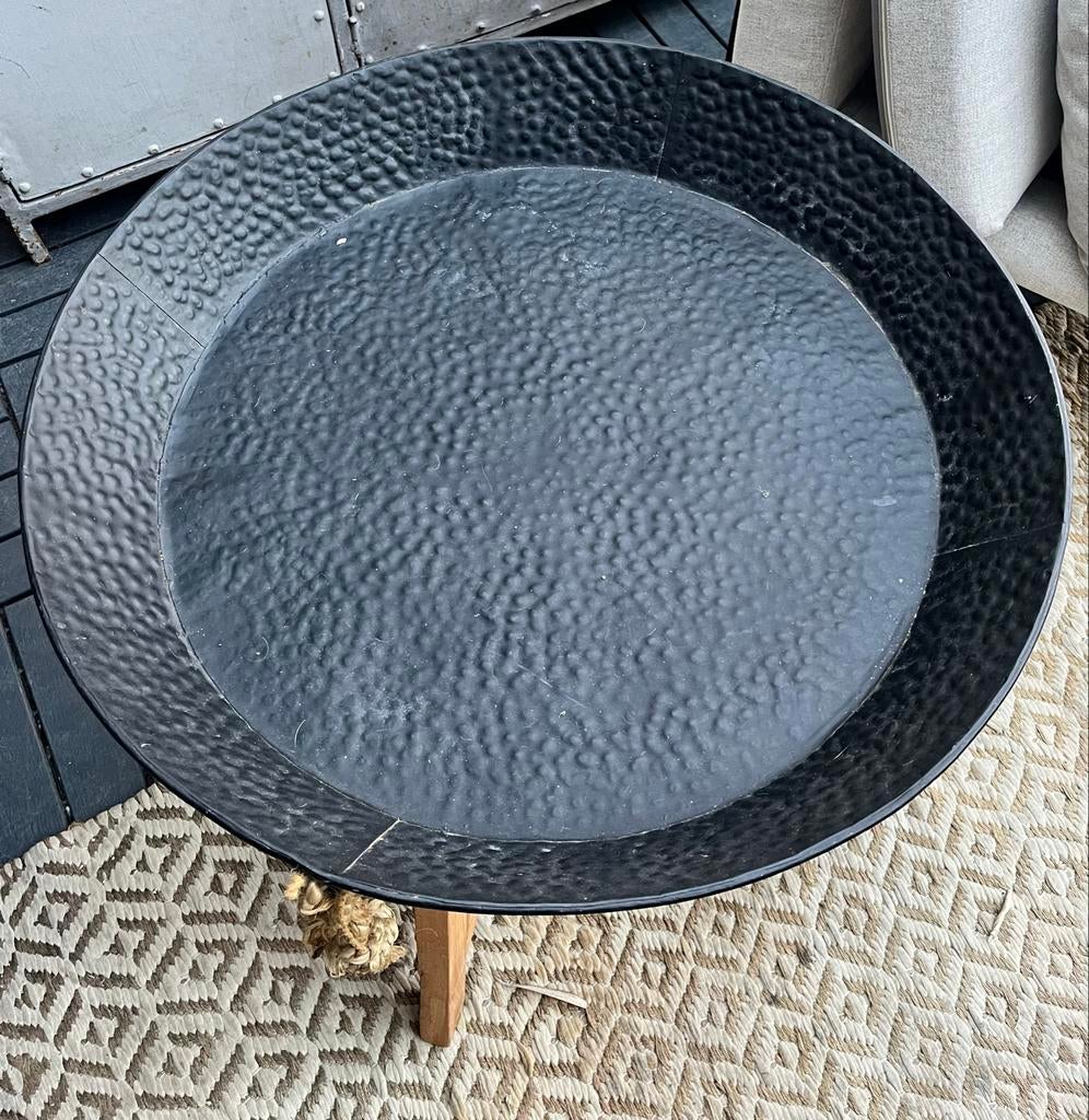 Gave tafel met zwart metalen blad en houten onderstel, Huis en Inrichting, Tafels | Bijzettafels, Zo goed als nieuw, Rond, 45 tot 60 cm