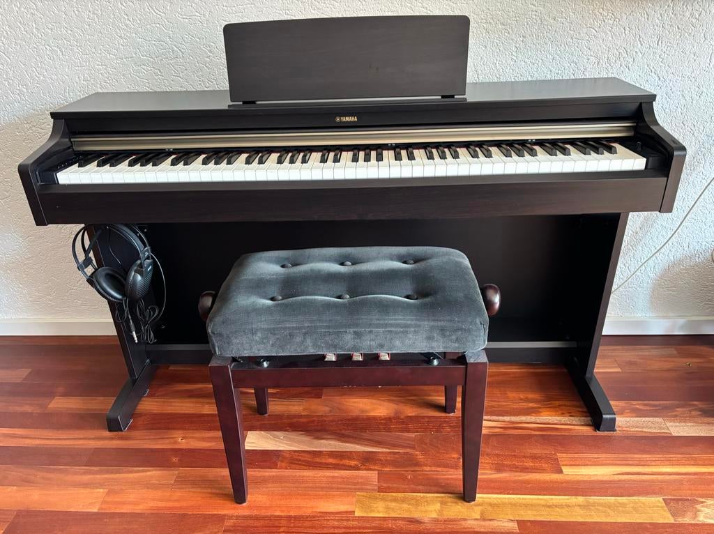 Yamaha elektrische piano YDP-162 R + verstelbare kruk, Muziek en Instrumenten, Piano's, Ophalen, Gebruikt, Zwart, Digitaal