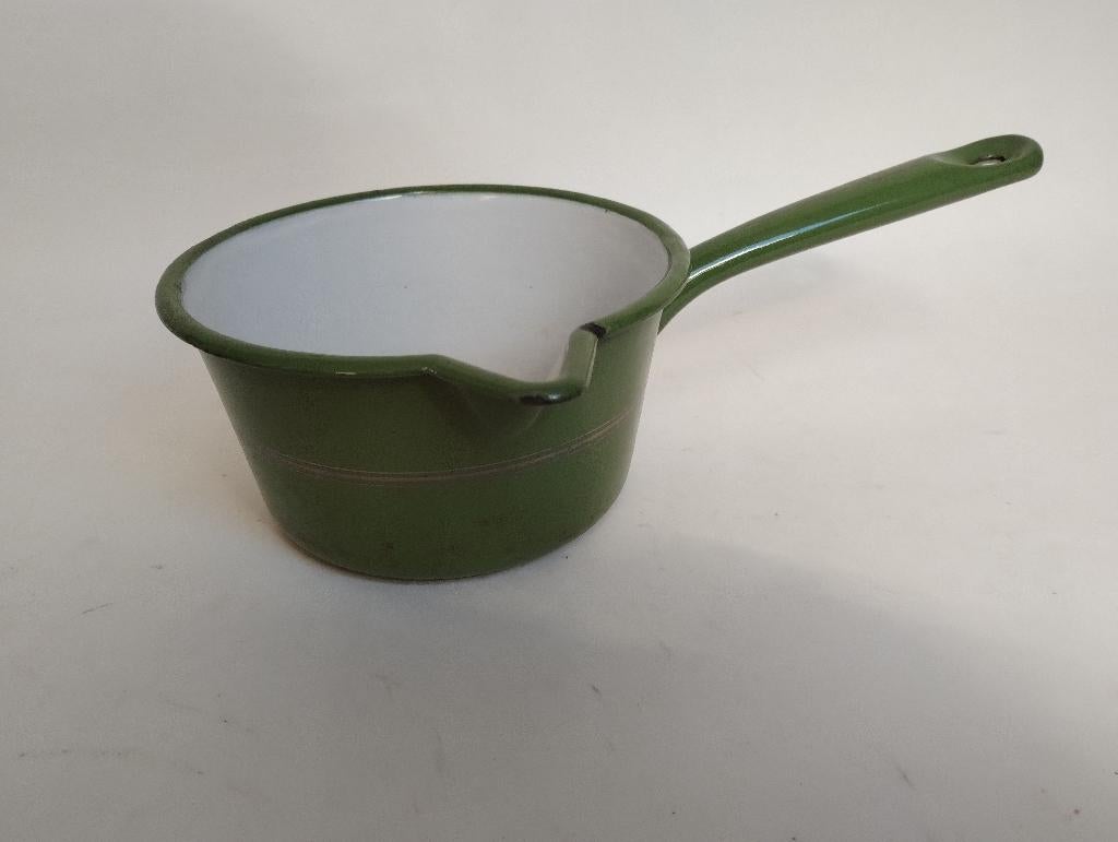 emaille steelpan reseda groen met bies en schenktuit, Ophalen