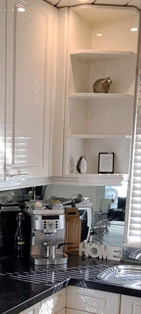 3 hoogglans witte keukenkastjes. 2 bovenkasten met regaaltje, Ophalen, Wit, 50 tot 100 cm, Minder dan 100 cm