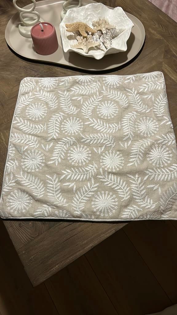 Mooie kussenhoes van Riviera maison, nieuwstaat 50x50 cm, Kinderen en Baby's, Ophalen of Verzenden, Zo goed als nieuw, Minder dan 70 cm