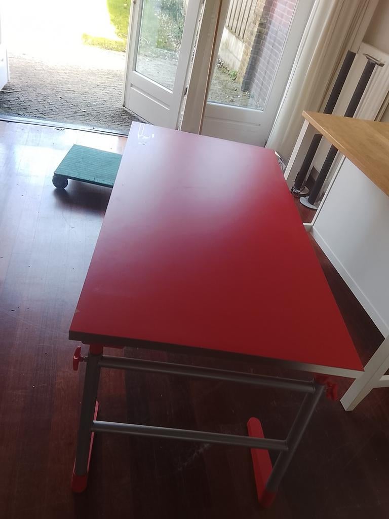 In hoogte verstelbaar bureau, Huis en Inrichting, Bureaus, Ophalen