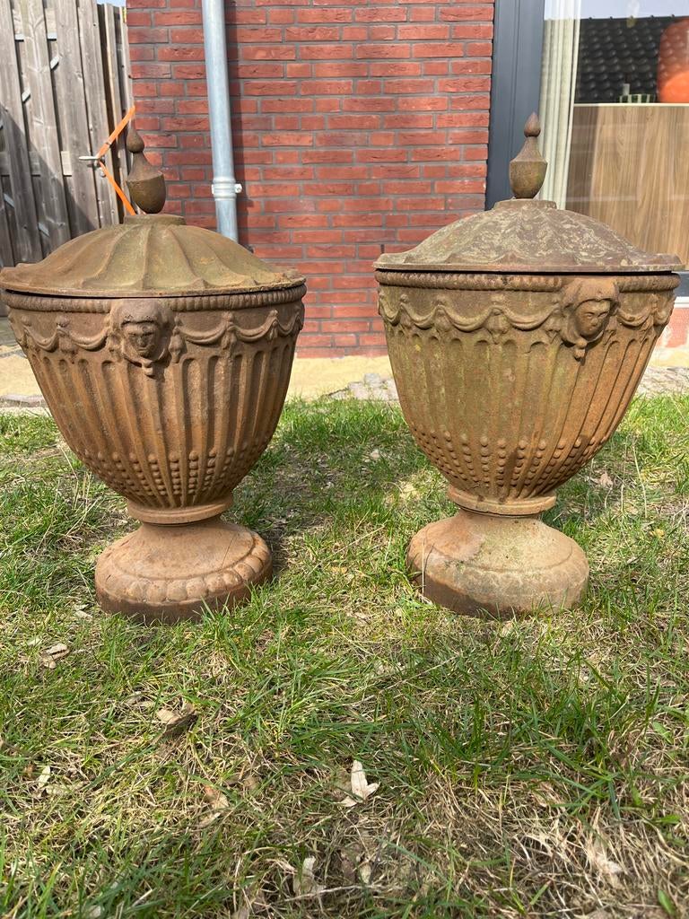 Antieke gietijzeren decoratieve potten met deksel, Ophalen