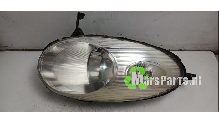 Koplamp rechts van een Nissan Micra, Auto-onderdelen, Verlichting, Nissan, Gebruikt, 3 maanden garantie, Ophalen of Verzenden