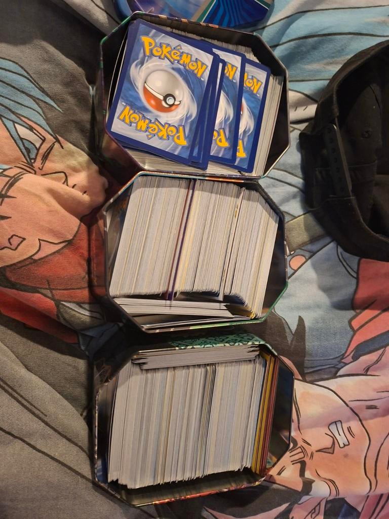 Drie blikken vol Pokémon kaarten, Ophalen