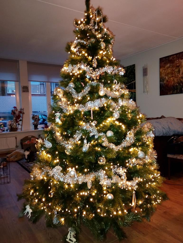 Prachtig Mooie Levensechte Kerstboom Met Alle Accessoires, Diversen, Kerst, Ophalen, Zo goed als nieuw