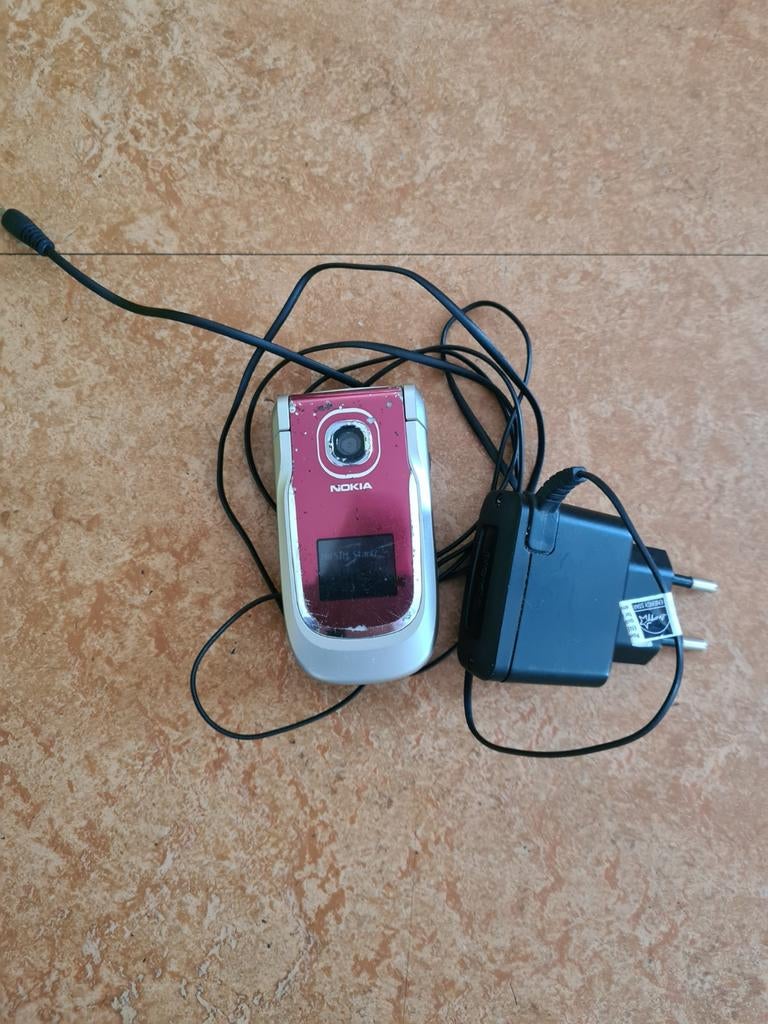 Nokia klaptelefoon 2760 met oplader, Ophalen of Verzenden