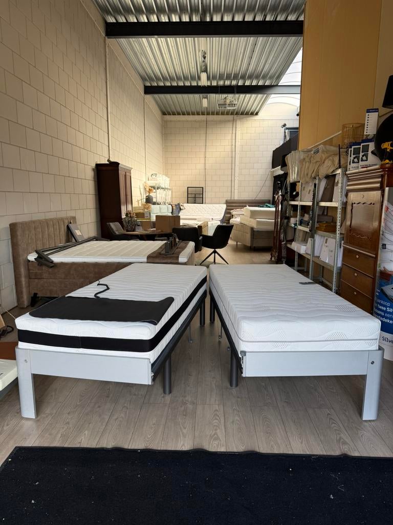 Buitenkansje - Auping Auronde 180x210 Deelbaar Elektrisch, Huis en Inrichting, Slaapkamer | Bedden, 210 cm, Ophalen of Verzenden