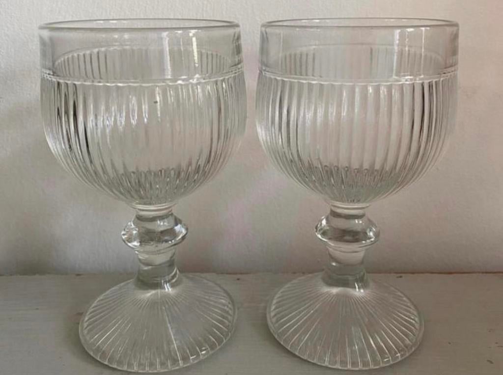 2 wijnglazen, Verzamelen, Glas en Borrelglaasjes, Ophalen of Verzenden, Zo goed als nieuw, Overige typen