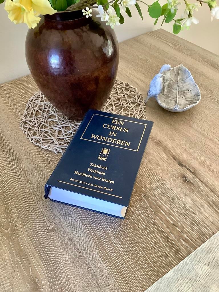Een Cursus in Wonderen (4e druk) - Spiritualiteit, Boeken, Ophalen of Verzenden, Zo goed als nieuw, Spiritualiteit algemeen, Instructieboek