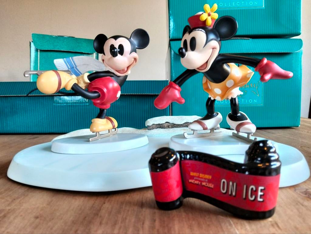 WDCC   "On ice", Ophalen of Verzenden, Mickey Mouse, Zo goed als nieuw, Beeldje of Figuurtje