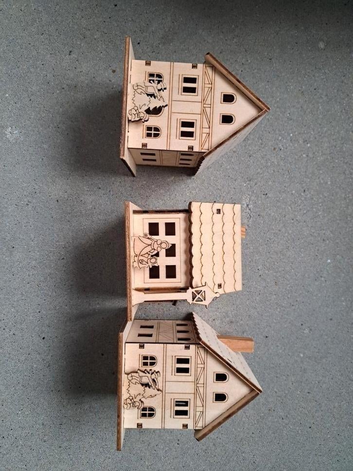 3 Houten Kersthuisjes met LED Licht, Hobby en Vrije tijd, Ophalen of Verzenden, Nieuw, Knutselwerk