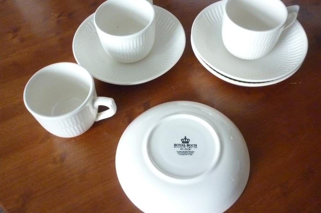 Royal Boch ESPRESSO kopjes + SCHOTELTJES, Ophalen of Verzenden, Zo goed als nieuw, Wedgwood, Kop(pen) en/of Schotel(s)