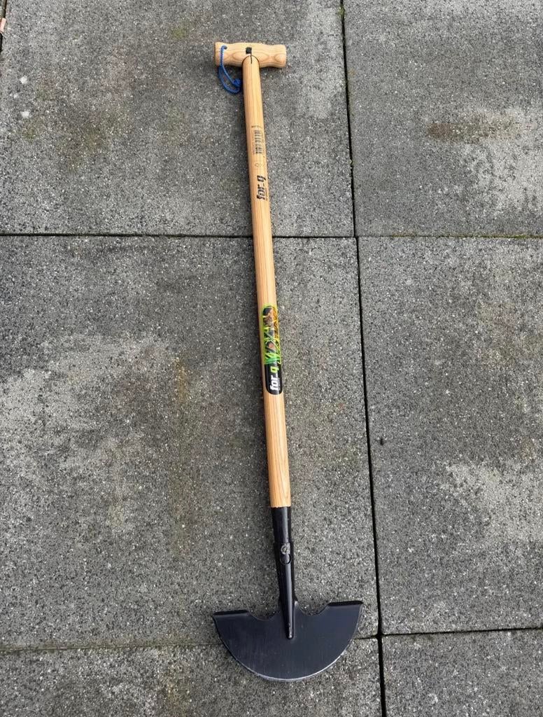 Halvemaan schoffel met houten steel, Ophalen, Gebruikt, Schoffel