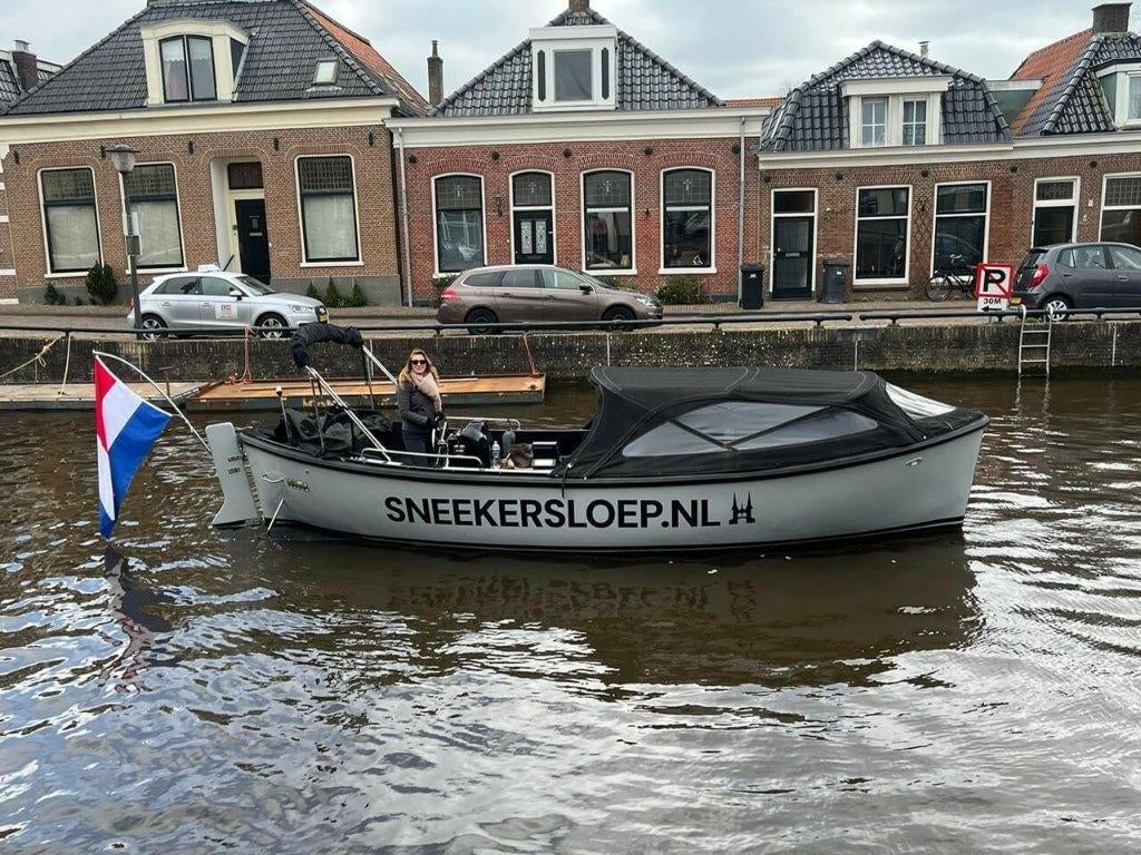 Sloep huren met schipper in Sneek tot maximaal 12 personen?, Met schipper, Party- of Rondvaartboot