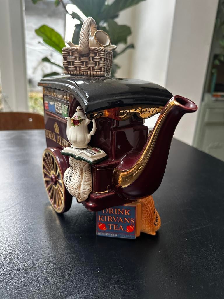 Royal Albert theebus in de vorm van een koets, Antiek en Kunst, Ophalen of Verzenden