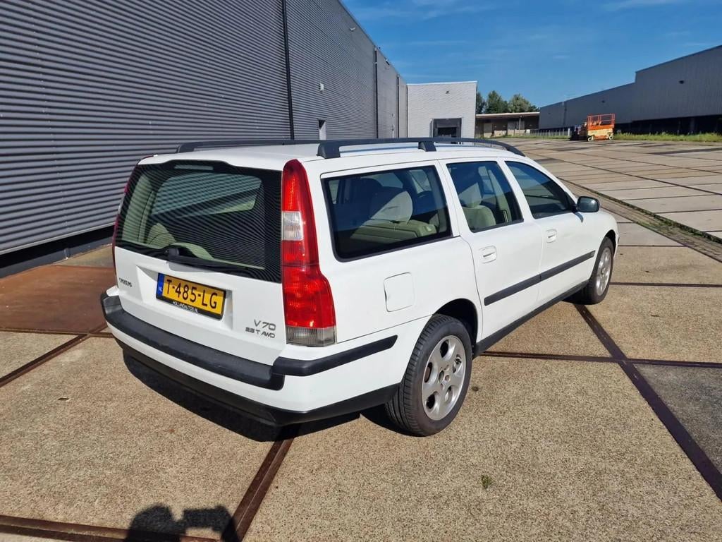Volvo V70 2.5 T AWD Comfort Line, Stof, Zwart, Bedrijf, Handgeschakeld