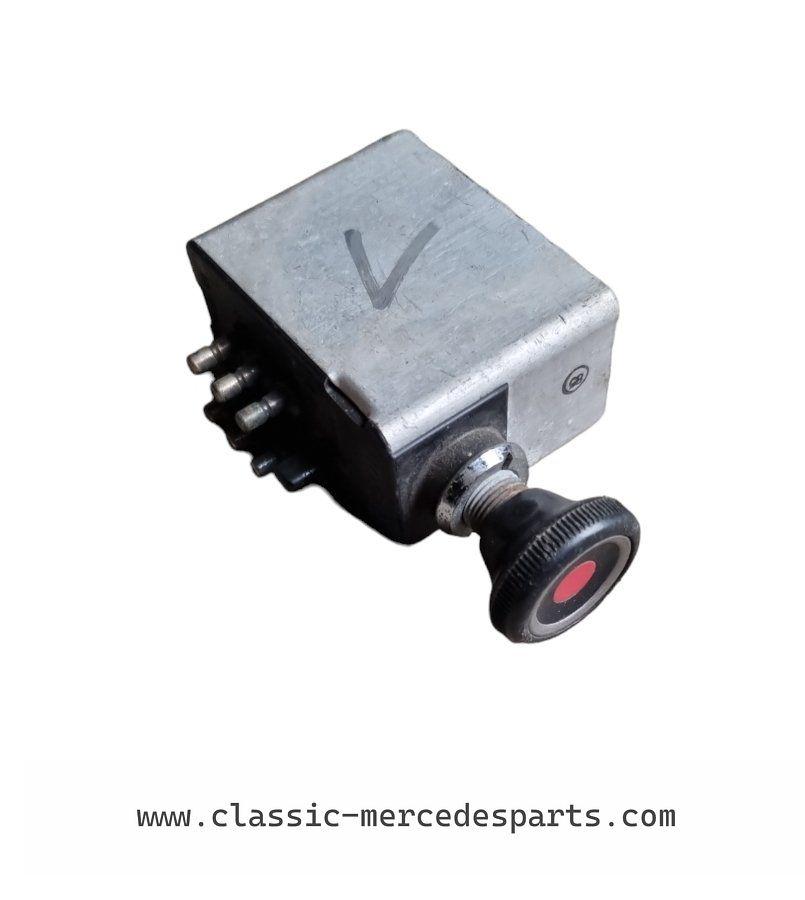 Alarmlichtschakelaar Mercedes w114 w115 w108 w109, Gebruikt, -, Ophalen of Verzenden, -