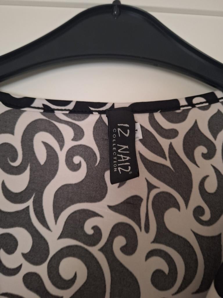 12 NAIZ Collection Zwart/Witte Barok Blouse Cold Shoulder, Zwart, Maat 46/48 (XL) of groter, Ophalen of Verzenden, Zo goed als nieuw