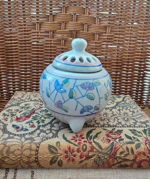 Japans keramische wierookbrander met bloemmotief, Ophalen of Verzenden