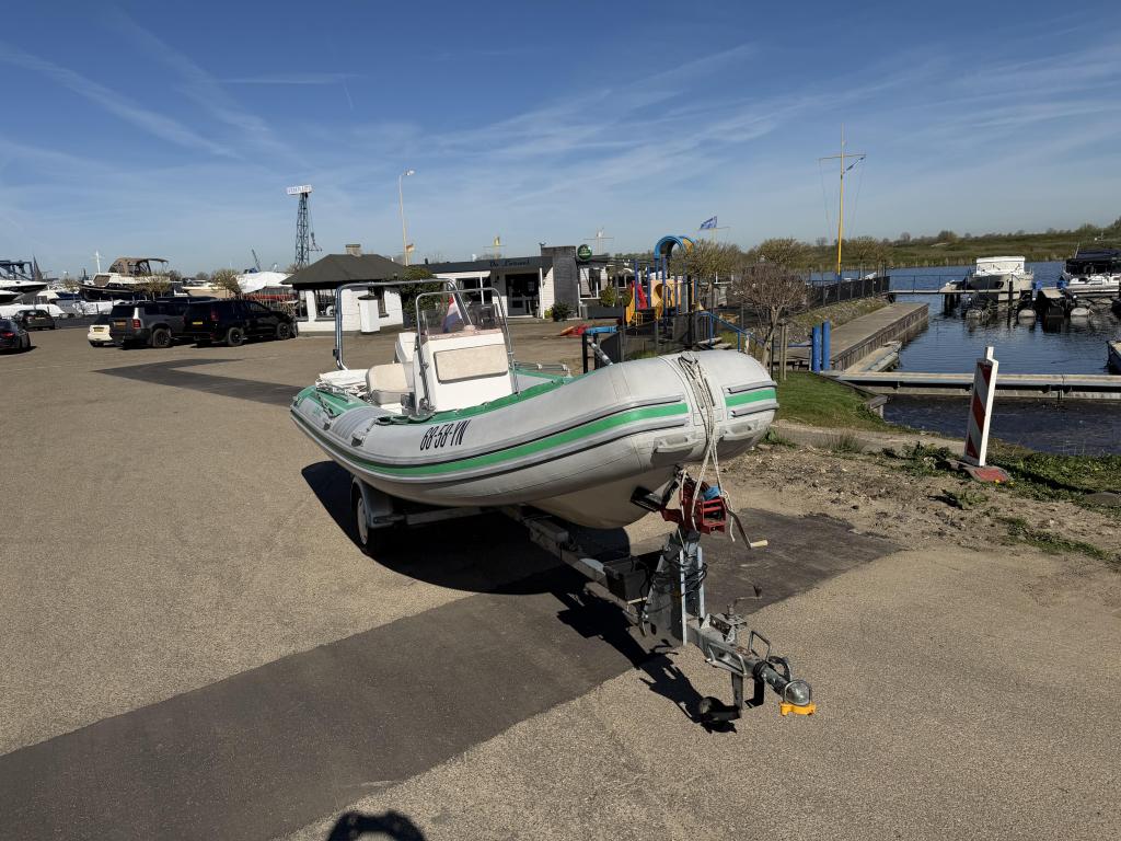 Lomac 550 IN S RIB - Johnson 70PK - Sportief & Krach, Watersport en Boten, Rubberboten, Gebruikt, Benzine, 70 tot 120 pk, Overige merken