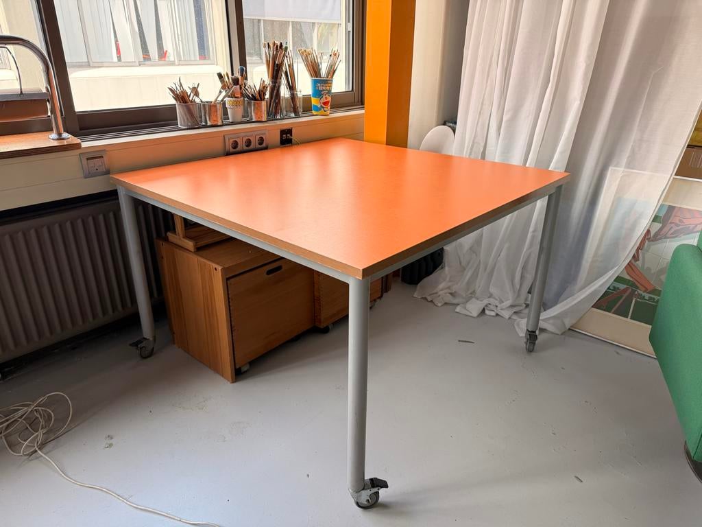 Handige werktafel op wielen  voor atelier studio werkplaats, Ophalen, Met wielen, Gebruikt