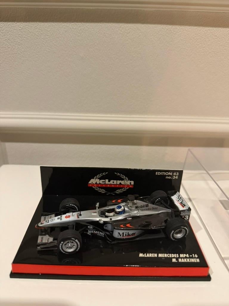 Minichamps 1:43 McLaren Mercedes MP4-16 - M. Häkkinen 2001, Ophalen of Verzenden, Zo goed als nieuw, Auto, MiniChamps