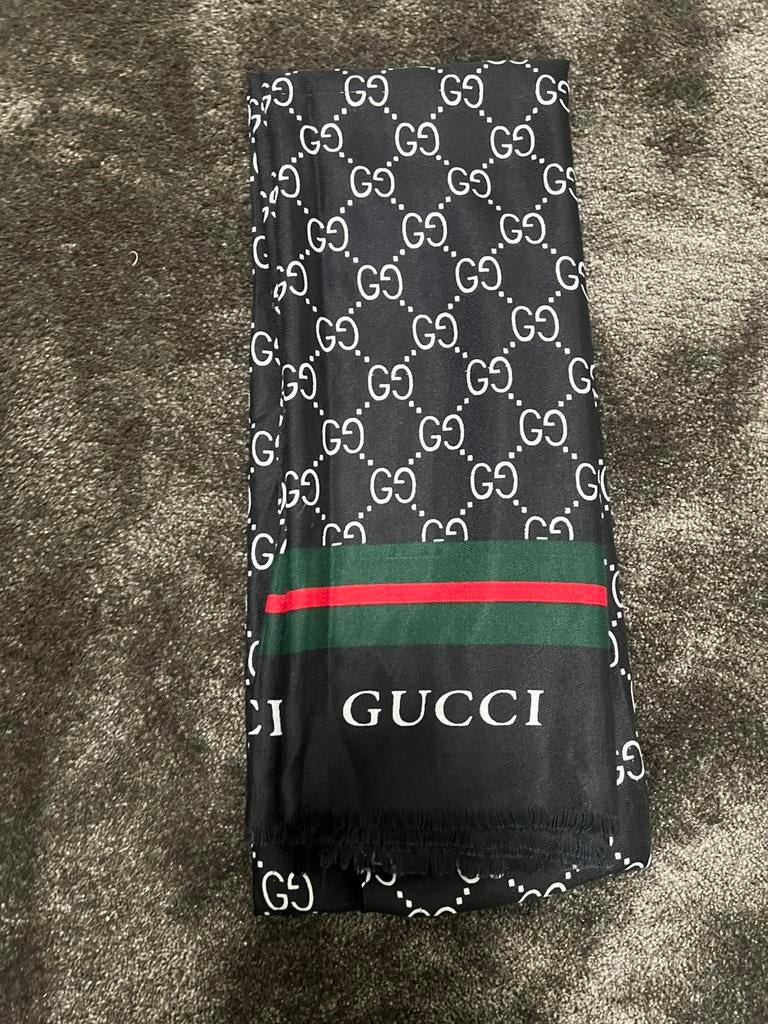 Gucci sjaal, Kleding | Dames, Mutsen, Sjaals en Handschoenen, Ophalen, Zo goed als nieuw, Maat 46/48 (XL) of groter, Sjaal