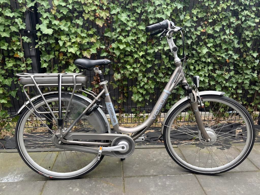 Vogue elektrische fiets, Zo goed als nieuw, 51 tot 55 cm, 50 km per accu of meer, Ophalen