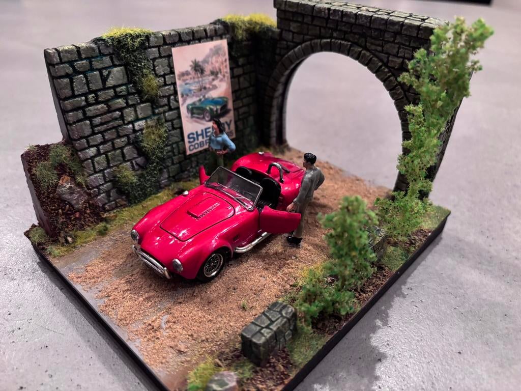 1965 AC Cobra, 1:43 met thema display, Ophalen of Verzenden, Nieuw, Auto, Solido