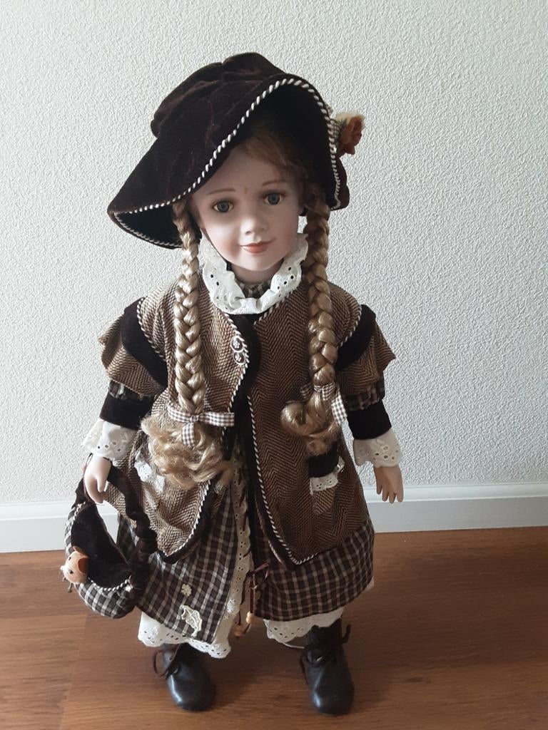 70 cm hoge porseleine pop, Verzamelen, Ophalen, Gebruikt, Pop
