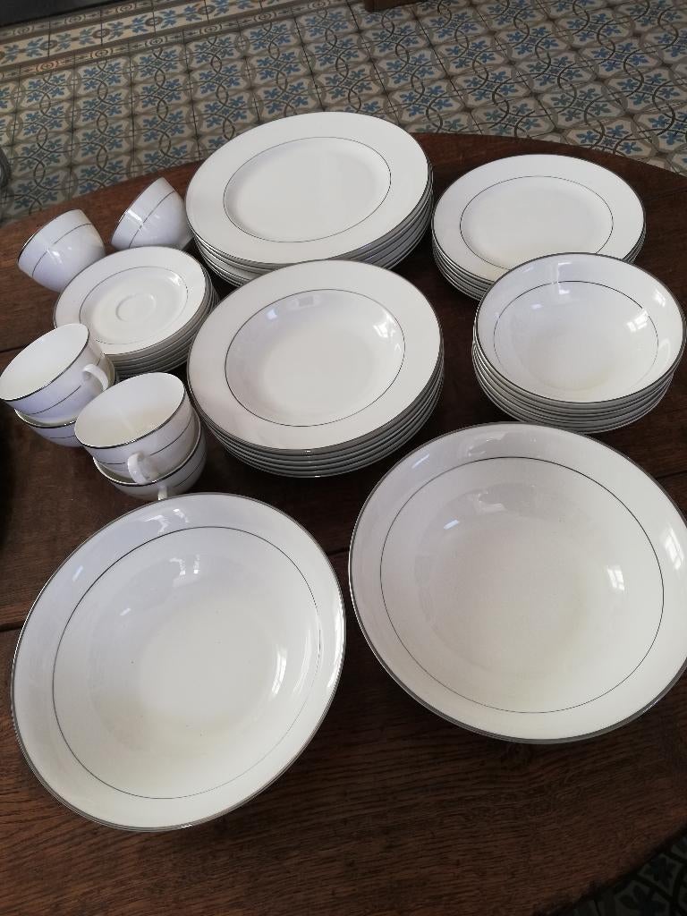 6 pers. Tijdloos Wit met platinum bies Balmoral bone china, Ophalen, Nieuw, Bord(en), Overige stijlen