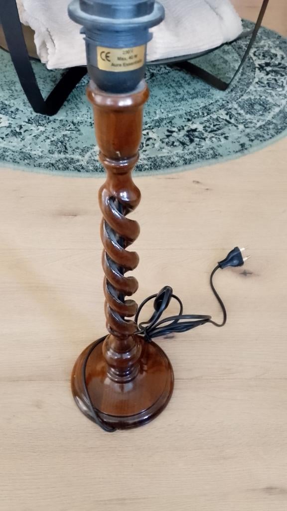 Vintage houten tafellamp - gedraaide zuil, Gebruikt, 50 tot 75 cm, Vintage, Klassiek, Ophalen of Verzenden