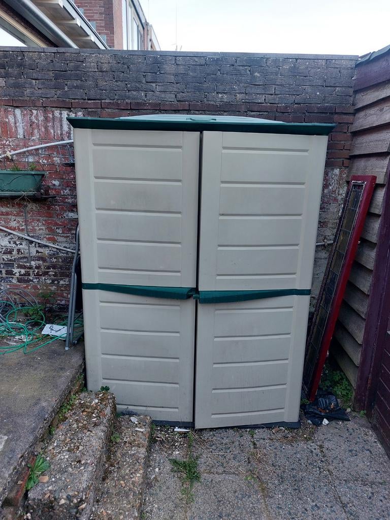 Keter Tuinkast - Handige Opbergruimte voor Buiten, Tuin en Terras, Bergingen en Tuinkasten, Ophalen of Verzenden, Gebruikt, Kunststof