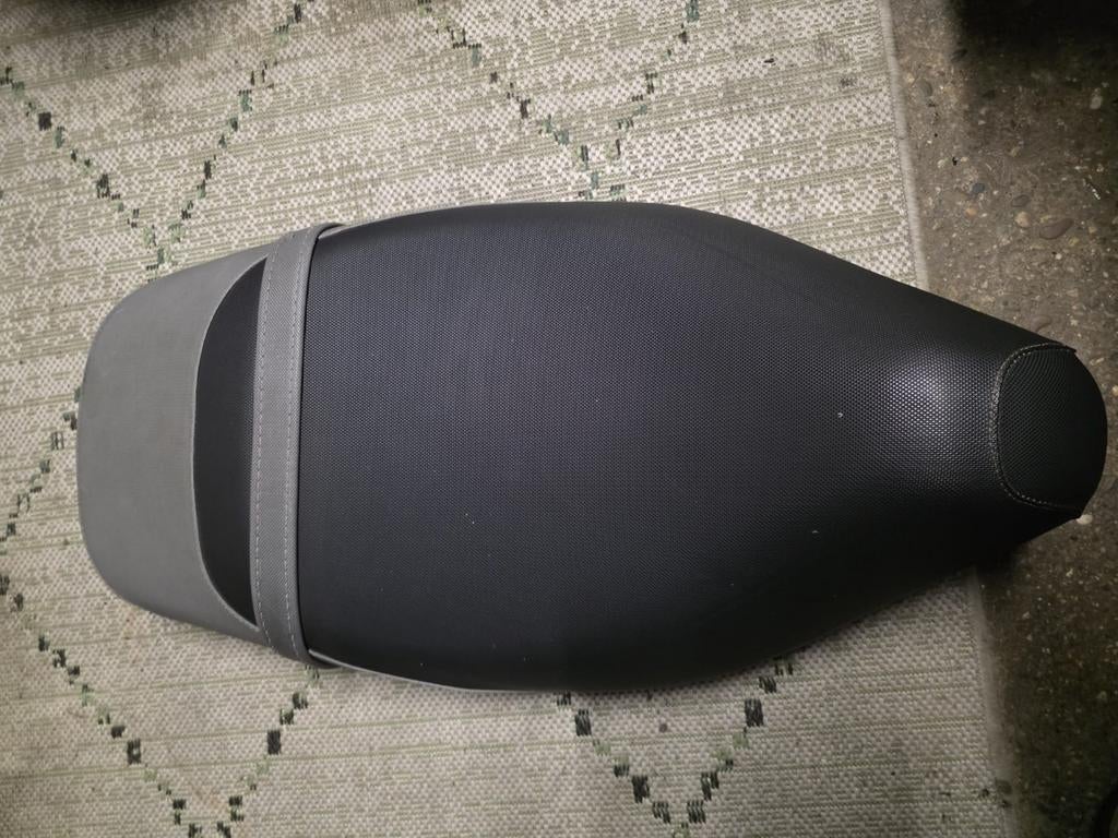 gilera runner zadel zwart grijs heel dek, Ophalen of Verzenden