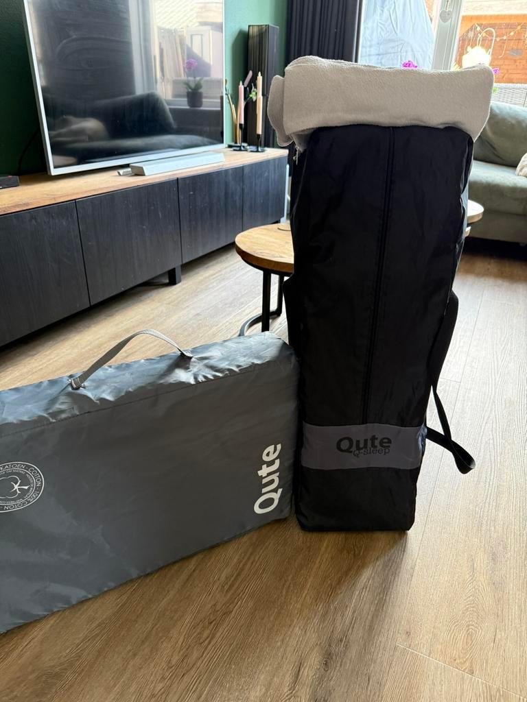 Campingbedje + matras + matrashoes Qute, Kinderen en Baby's, Babywiegjes en Ledikanten, Ophalen, Zo goed als nieuw, Reisbedje