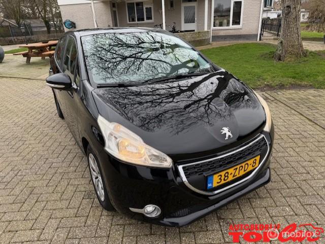 Peugeot 208 1.2 VTi Envy, airco, cruise, Navi, Apk 30-1-2017, Voorwielaandrijving, Euro 5, Gebruikt, 31 €/maand