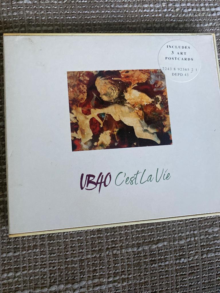UB 40 : C’est La Vie ( cd single + 3 kaarten), Ophalen of Verzenden, Zo goed als nieuw, Pop