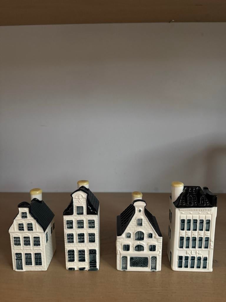 KLM huisjes set - nrs 51, 59, 66, 75 - Zo goed als nieuw, Verzamelen, KLM Huisjes, Ophalen of Verzenden, Zo goed als nieuw, 41 t/m 60