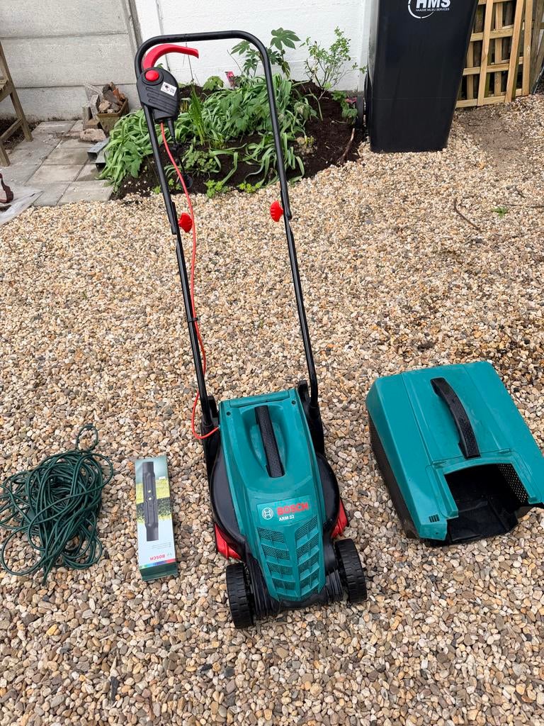 Bosch ARM 32 elektrische grasmaaier met opvangbak, Tuin en Terras, Grasmaaiers, Ophalen, Cirkelmaaier, Gebruikt, Elektrische grasmaaier