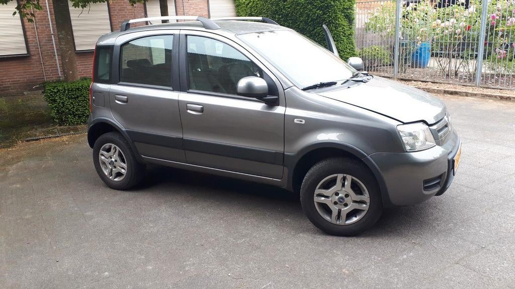 Fiat Panda 1.2 51KW 2011 Grijs, 40 €/maand, 1242 cc, Handgeschakeld, Vierwielaandrijving