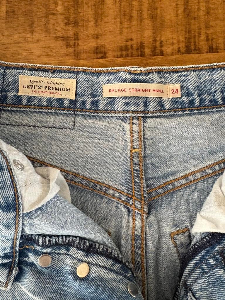 LEVI’S maat 24, Ophalen of Verzenden, Zo goed als nieuw, Blauw, W27 (confectie 34) of kleiner