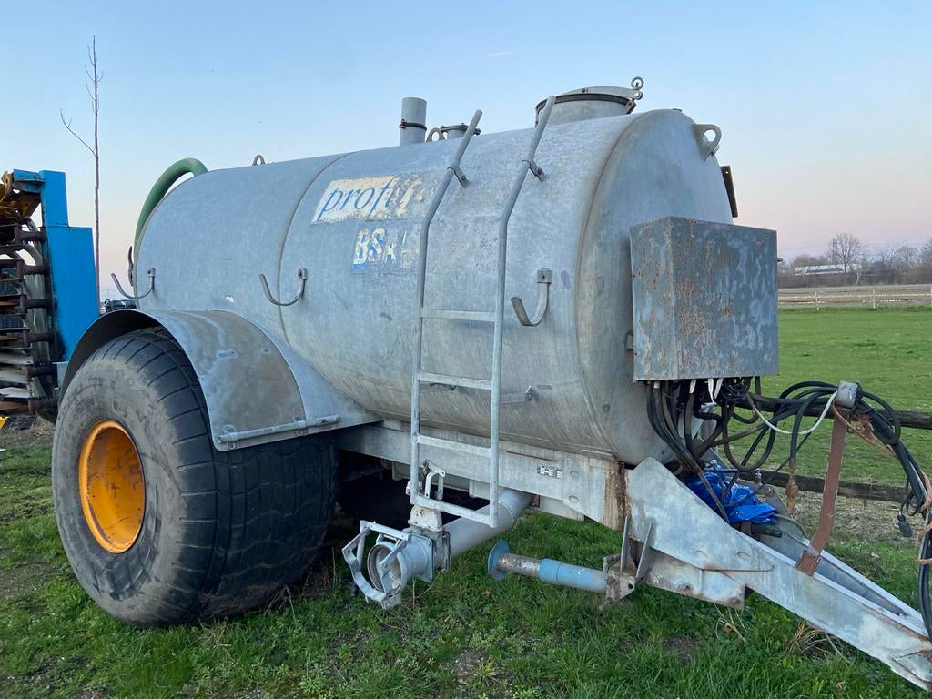 Mesttank 8,5m3 met gereviseerde wormpomp en nieuwe banden, Ophalen, Veehouderij, Gewasbescherming en Bemesting