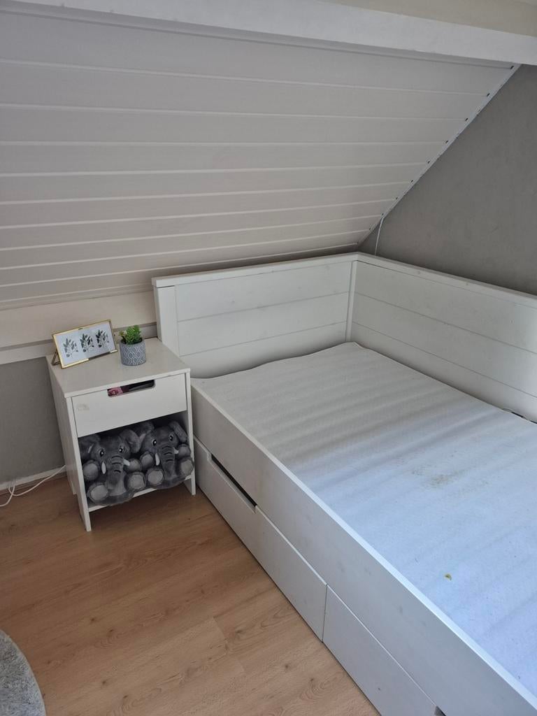 Bed 90x200. Inclusief. 2 opberg laden, 90 cm, Eenpersoons, Wit, Ophalen of Verzenden