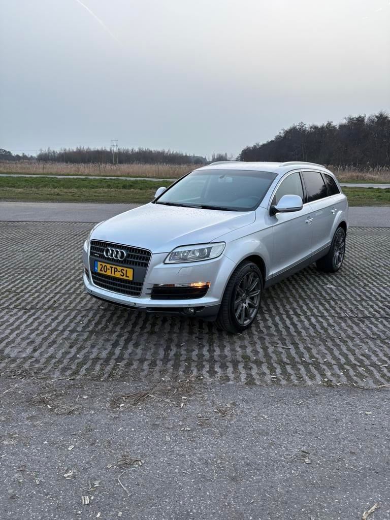 Audi Q7 4.2 V8 257KW Quattro Tiptronic 2007 Grijs, Auto's, Automaat, 8 cilinders, 2245 kg, 350 pk