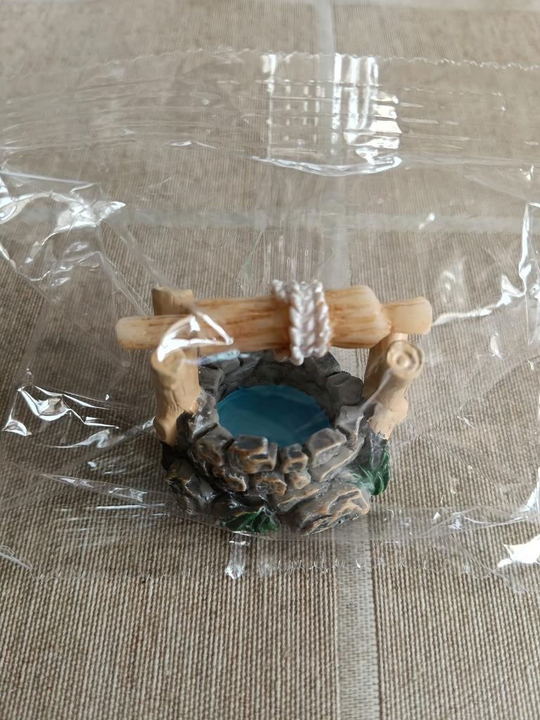 Miniatuur waterpomp 3 bij 4 cm., Ophalen of Verzenden, Nieuw