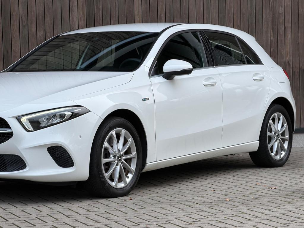 Mercedes-Benz A-klasse 250 e / Leder / Apple Carplay / DH /, Gebruikt, Zwart, 4 cilinders, 15 kWh